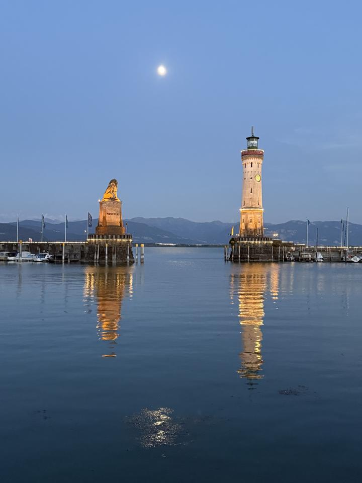 Lindauer Hafen im Mondlicht